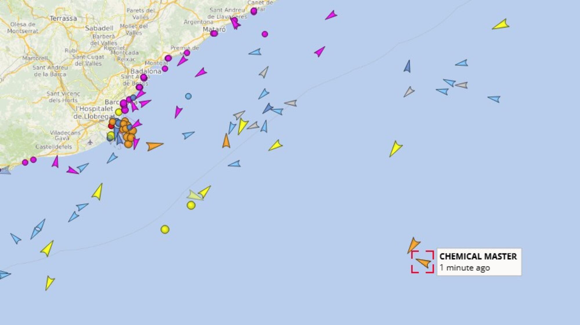 El barco ‘Chemical master’ acercándose a Barcelona el 5 de noviembre de 2025.